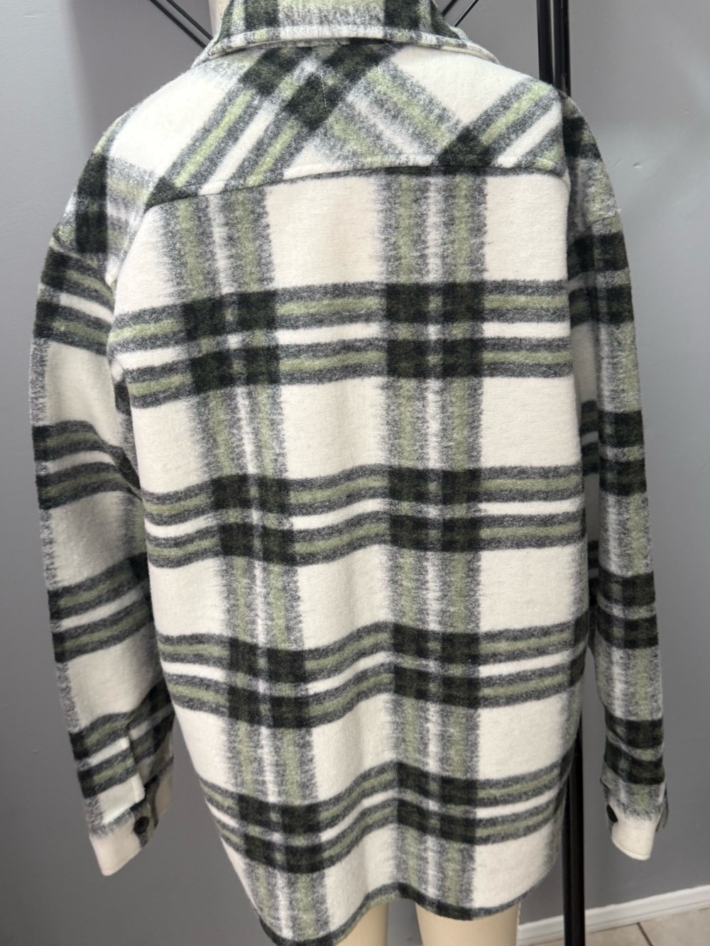 H&M Cream and Dark Green Plaid Shacket - Picture 4 of 6